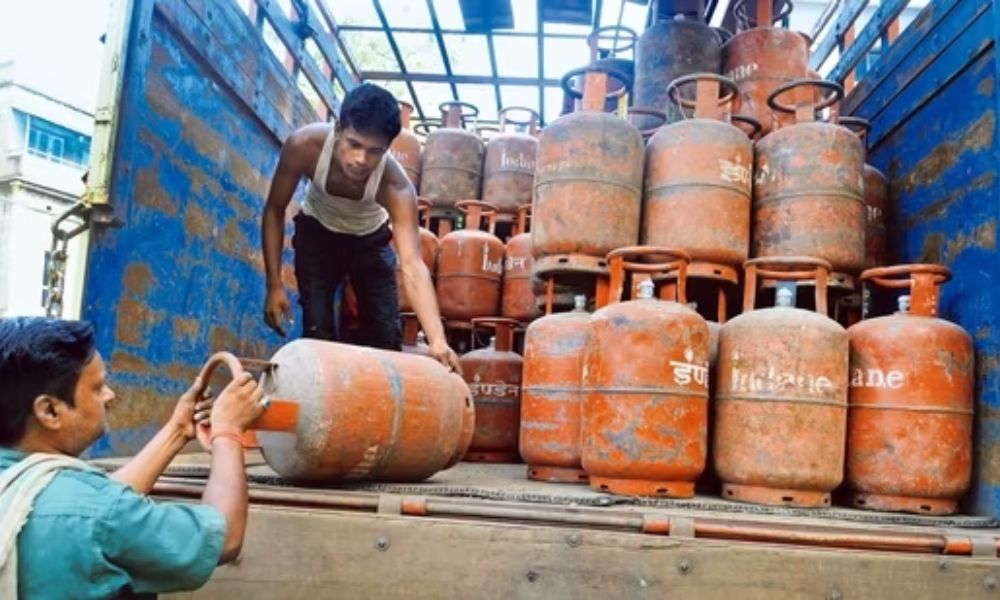 Centre Cuts LPG prices by ₹200 for all consumers