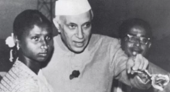 Budhini Manjhiyain: Nehru's Garlanding